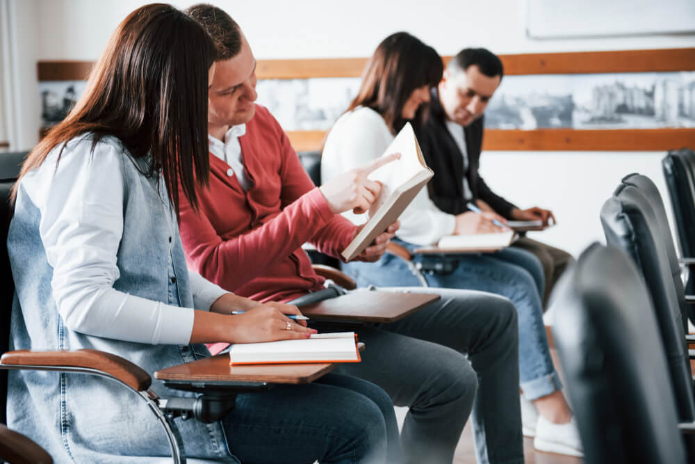Estas son las ventajas de preparar oposiciones en una academia especializada