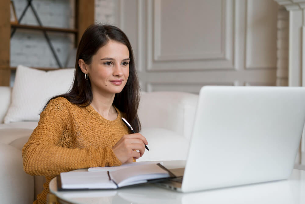 ¿Qué es mejor, preparar oposiciones online o presencial?